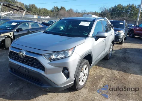 2021 Toyota Rav4 Xle z USA, uszkodzony, nr VIN 2T3P1RFV8MC190264